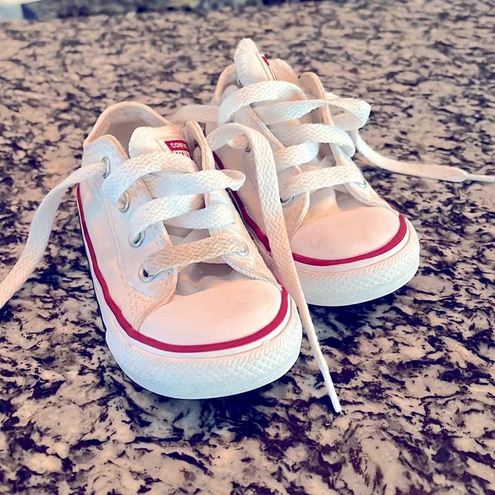 Size 6 toddler Converse